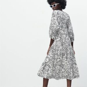 ZARA PRINTED TIERED MIDI
DRESS BLACK / WHITE